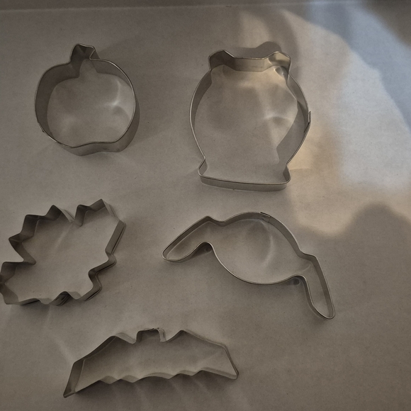 Wilton Christmas And Halloween Duo Pack Cookie Cutters 31pc Holiday Baking - Picture 13 of 13